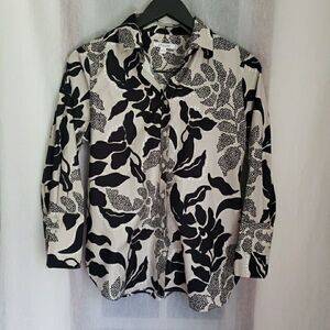 Chicos 3/4 Sleeve Button Down Shirt Black White Floral Classy Size O US S